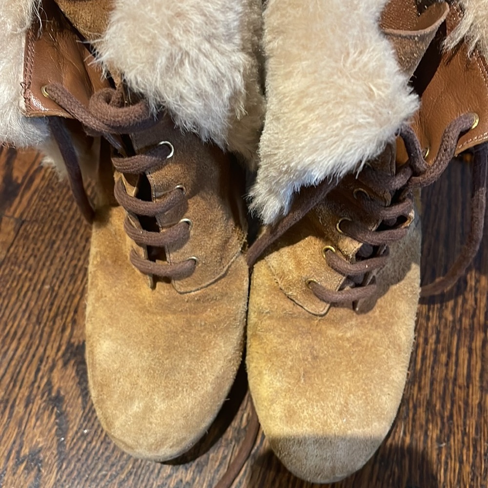 Fur heeled Gucci suede boots - Picture 6 of 7